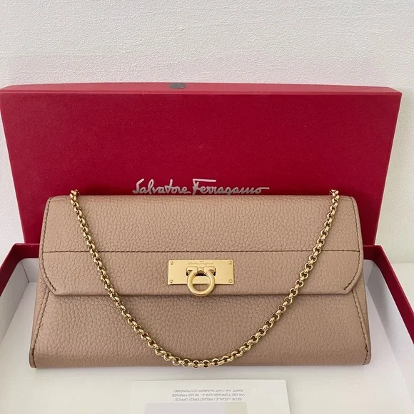 Ferragamo gancini wallet on chain hot sale